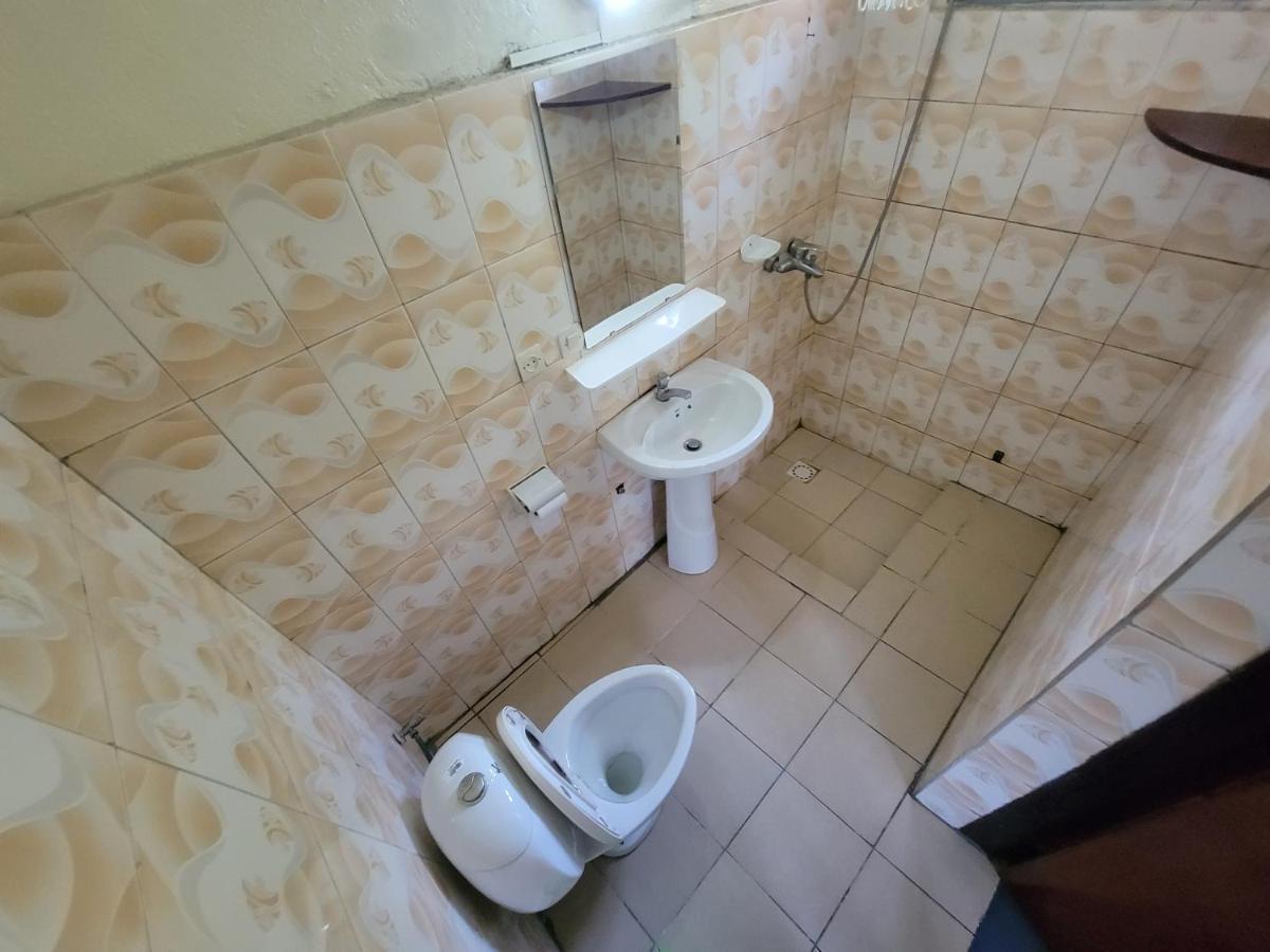 Maddy'S Kitchen And Accomodation Gisenyi Ngoại thất bức ảnh